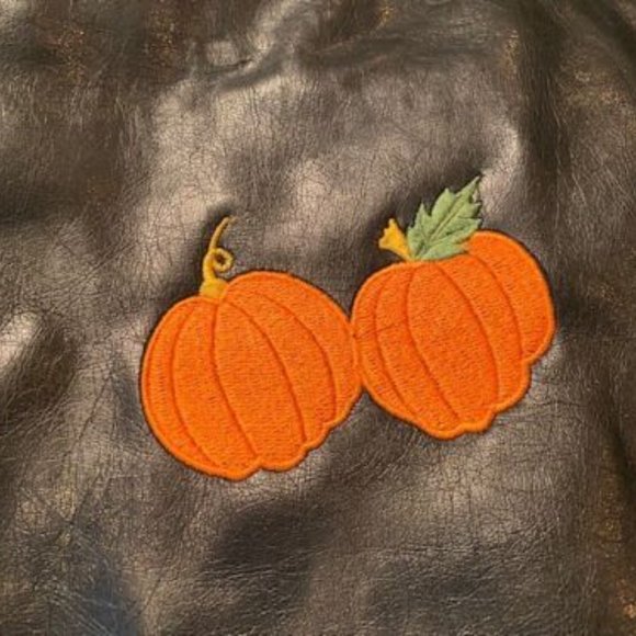 Large BLACK faux LEATHER satchel PURSE ~ Gorgeous EMBROIDERED PUMPKINS ~ Pockets - Picture 3 of 11